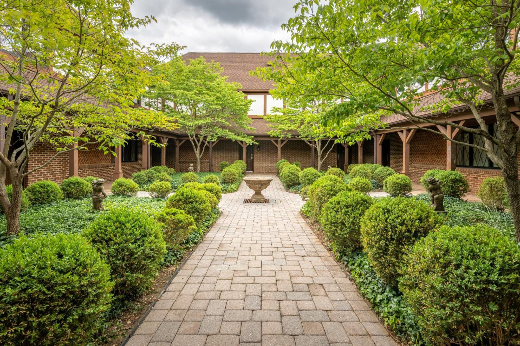 The English Inn Of Charlottesville Bagian luar foto